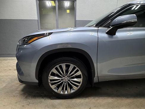 Used 2021 Toyota Highlander Platinum AWD/4WD image 4