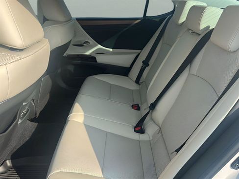 Used 2025 Lexus ES 350 w/ Premium Package FWD image 4