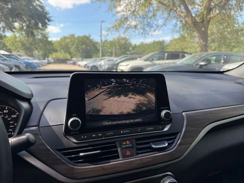 Used 2025 Nissan Altima 2.5 SV image 21