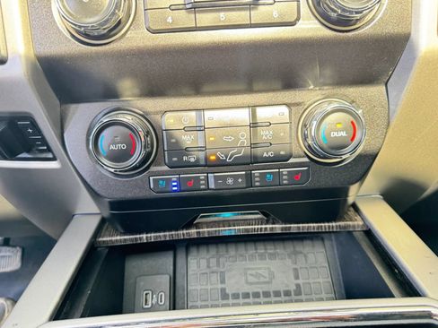 Used 2020 Ford F250 Lariat w/ Lariat Ultimate Package AWD/4WD image 19