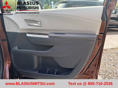 Used 2022 Toyota Sienna XLE AWD/4WD image 43