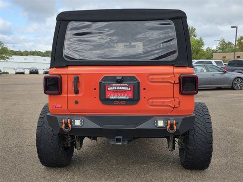 Used 2019 Jeep Wrangler Unlimited Sahara w/ Uconnect 4C Nav & Sound Group image 5