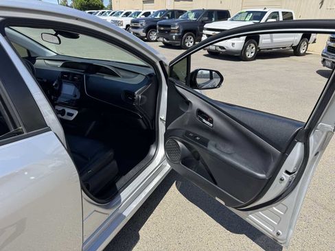Used 2017 Toyota Prius Two w/ Prius Two Safety Plus Package FWD image 15