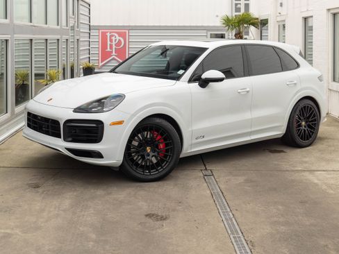 Used 2022 Porsche Cayenne GTS image 2