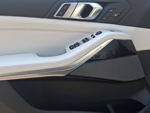 Used 2026 BMW X5 xDrive40i w/ M Sport Package image 13