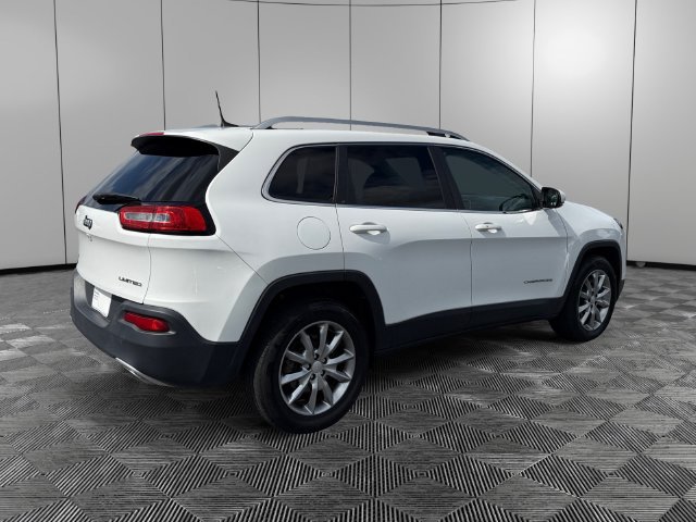 Used 2017 Jeep Cherokee Limited AWD/4WD image 5