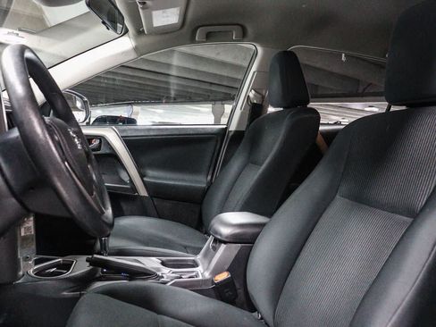Certified 2017 Toyota RAV4 LE w/ Carpet Mat Package AWD/4WD image 18
