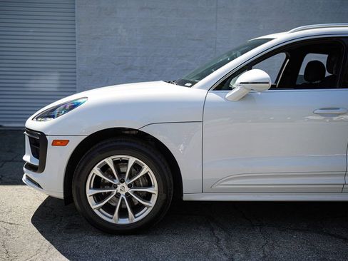 Used 2022 Porsche Macan image 11