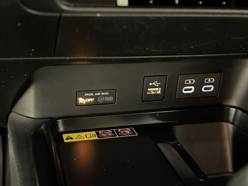Used 2025 Toyota Camry LE FWD image 34
