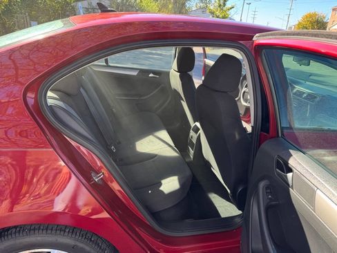 Used 2016 Volkswagen Jetta SE image 8