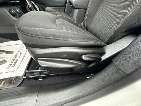 Used 2016 Jeep Renegade 75th Anniversary image 14