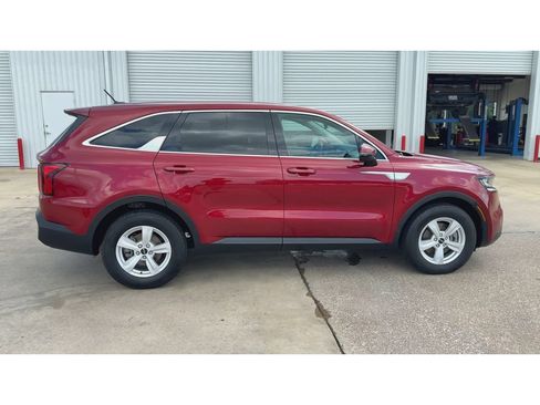 Used 2022 Kia Sorento LX FWD image 9