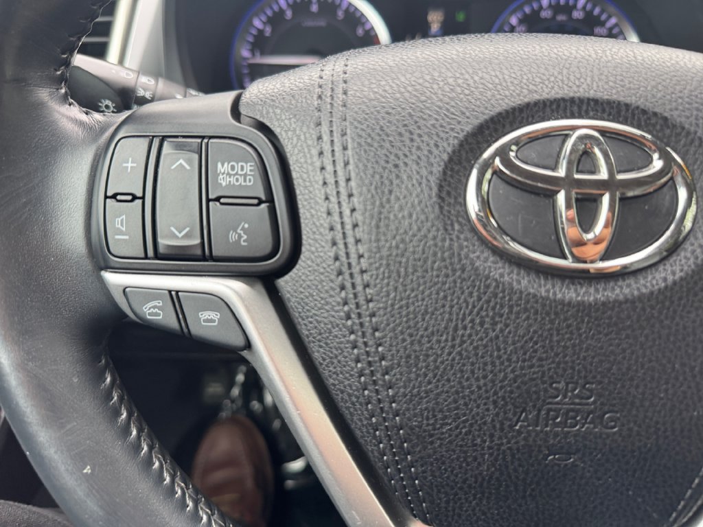 Used 2016 Toyota Highlander Limited w/ Driver Technology Package AWD/4WD image 29