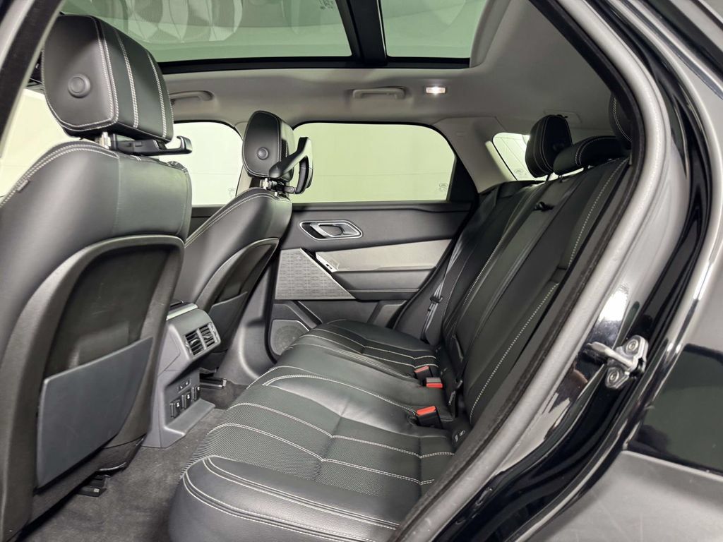 Used 2018 Land Rover Range Rover Velar S AWD/4WD image 31
