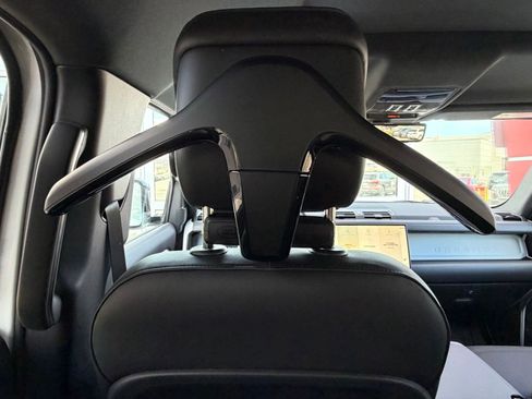 New 2026 Land Rover Defender 110 X-Dynamic SE image 24