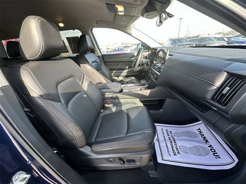 Used 2024 Nissan Pathfinder SL image 25