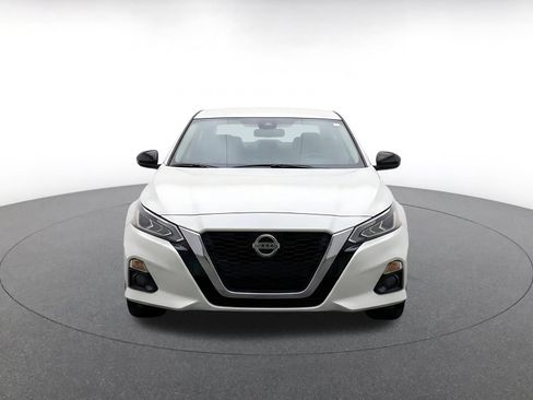 Used 2025 Nissan Altima 2.5 SV FWD image 2
