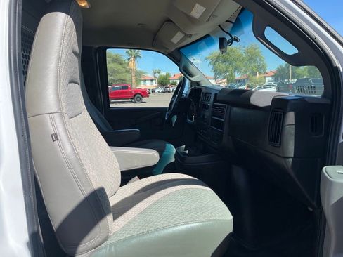 Used 2021 GMC Savana 3500 Extended image 17