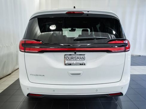 New 2027 Chrysler Pacifica Select FWD image 5