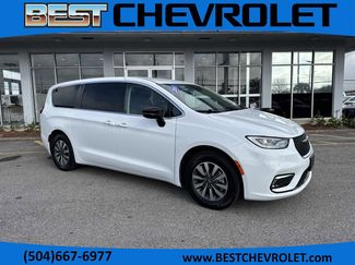 Used 2024 Chrysler Pacifica Limited FWD video 1