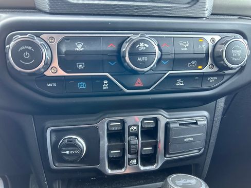 Used 2023 Jeep Wrangler Unlimited AWD/4WD image 22