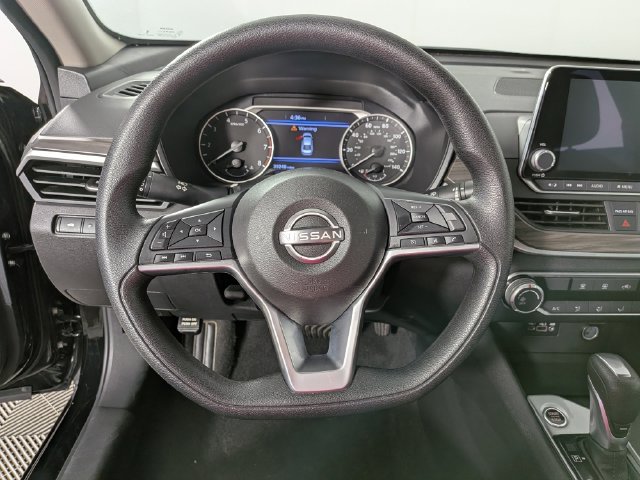 Used 2025 Nissan Altima 2.5 SV FWD image 15