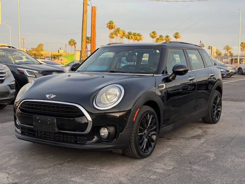 Used 2017 MINI Cooper Clubman FWD image 1