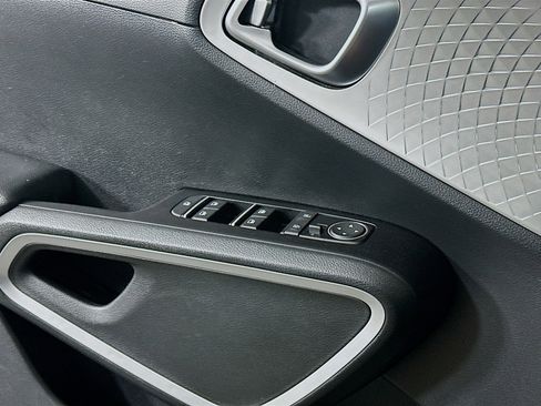 Used 2025 Kia Soul LX w/ LX Technology Package image 15