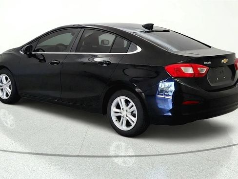 Used 2017 Chevrolet Cruze LT w/ Convenience Package FWD image 4