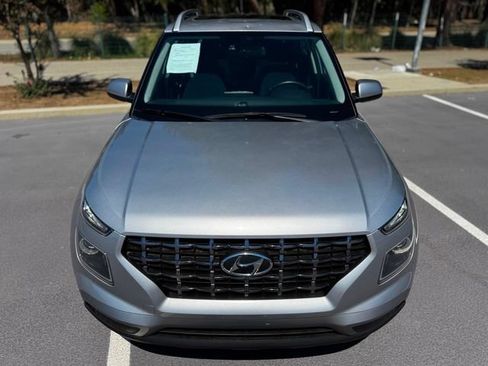Used 2025 Hyundai Venue SEL FWD image 5