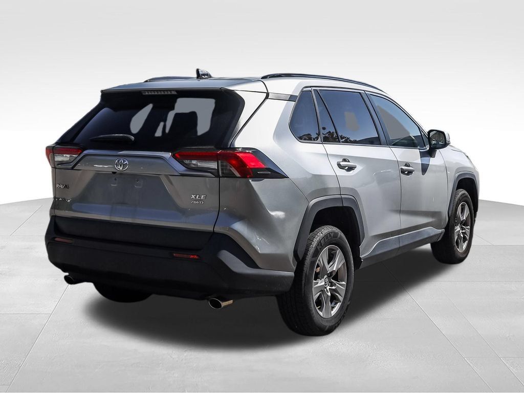 Used 2022 Toyota RAV4 XLE AWD/4WD image 4