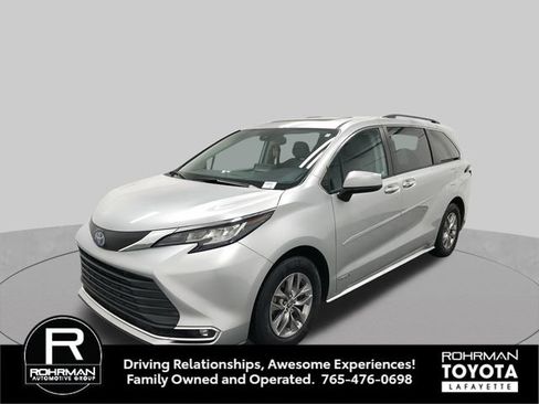 Used 2021 Toyota Sienna XLE AWD/4WD image 1
