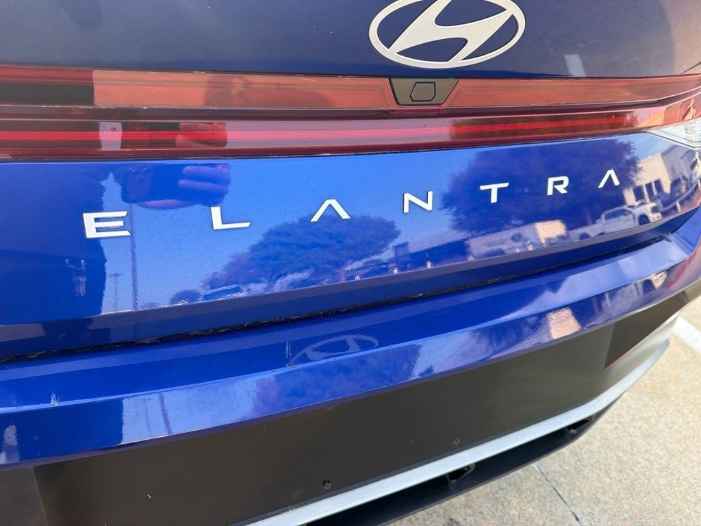 Used 2025 Hyundai Elantra SEL FWD image 10