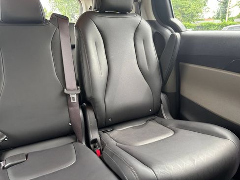 Used 2026 Kia Carnival FWD image 39