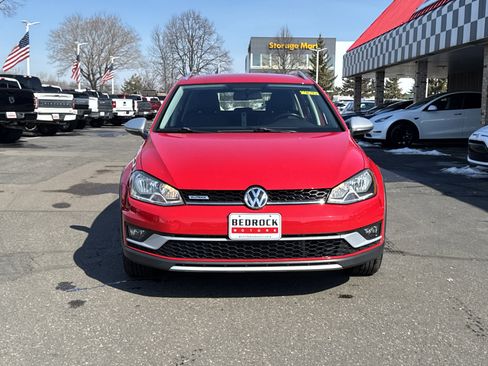 Used 2017 Volkswagen Golf Alltrack S image 3