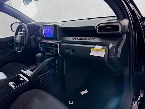 Used 2025 Toyota Tacoma SR image 28