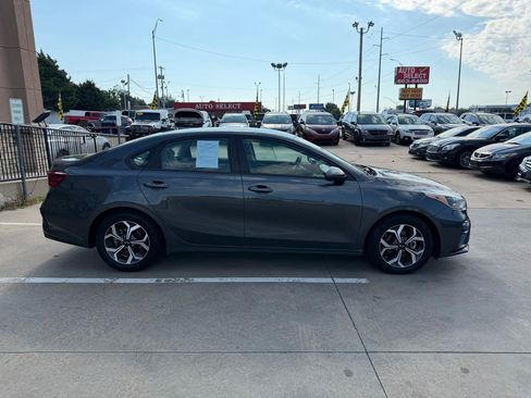 Used 2021 Kia Forte LXS FWD image 4