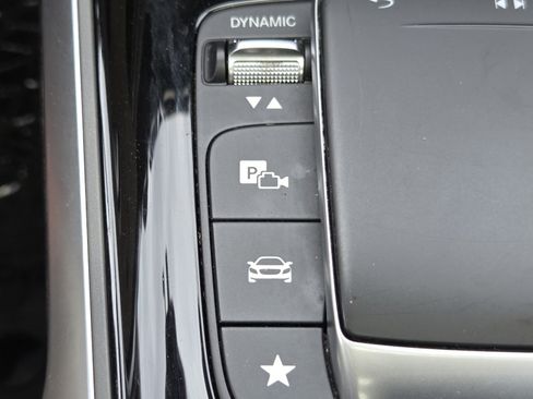 Used 2022 Mercedes-Benz GLB 250 4MATIC image 9