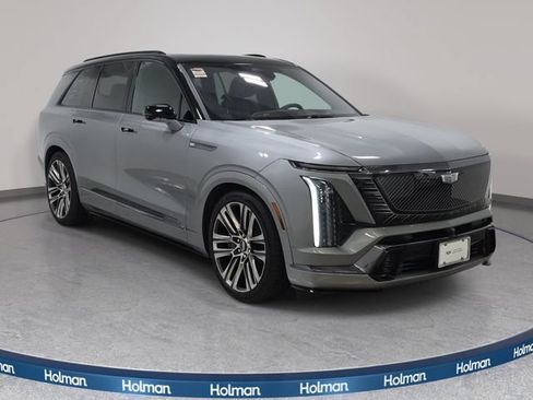 Used 2026 Cadillac Vistiq Platinum w/ LPO, Floor Liner Package AWD/4WD image 4
