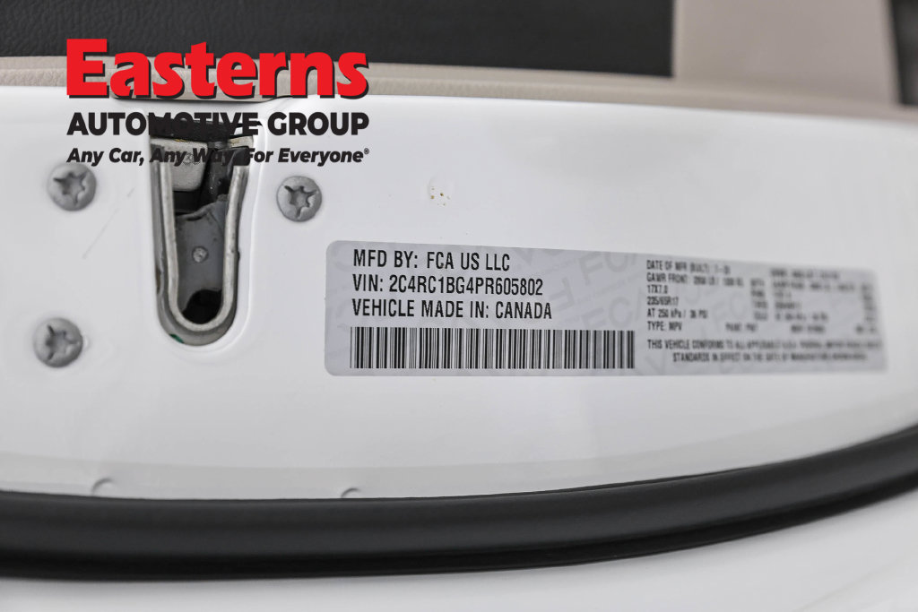 Used 2023 Chrysler Pacifica Touring-L FWD image 39