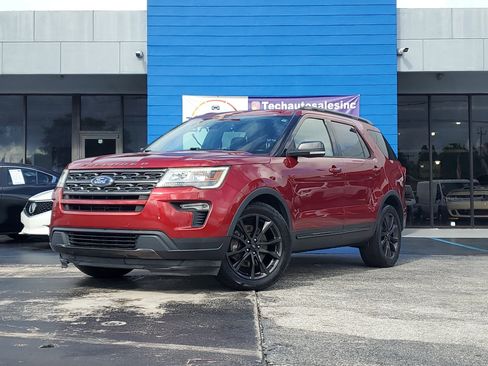 Used 2018 Ford Explorer XLT w/ Equipment Group 202A image 3