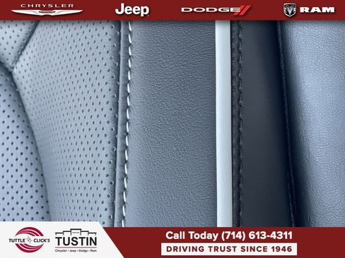 New 2026 Chrysler Pacifica Limited w/ Uconnect Theater Family Group FWD image 26