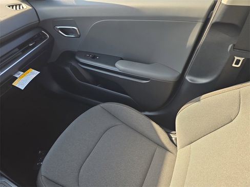 New 2025 Kia K4 LXS image 17
