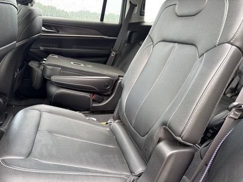 Used 2023 Jeep Grand Cherokee L Limited AWD/4WD image 10