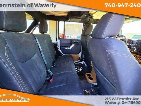 Used 2016 Jeep Wrangler Unlimited Rubicon w/ Connectivity Group AWD/4WD image 14