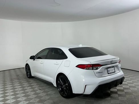 Used 2025 Toyota Corolla SE image 6
