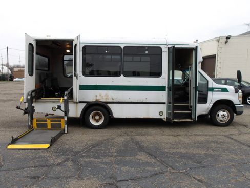 Used 2008 Ford E-450 and Econoline 450 image 2