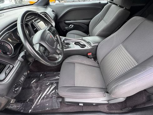 Used 2017 Dodge Challenger SXT RWD image 17
