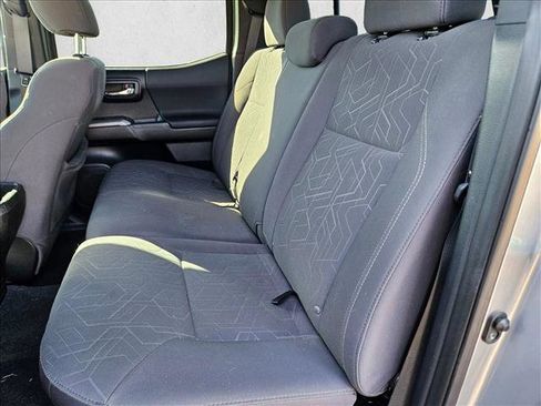 Used 2016 Toyota Tacoma TRD Sport image 17