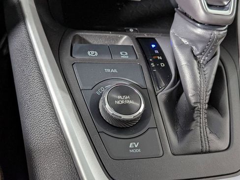 Used 2023 Toyota RAV4 XLE Premium image 38